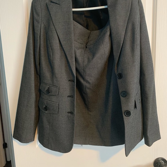 Skirt suite - Picture 1 of 3